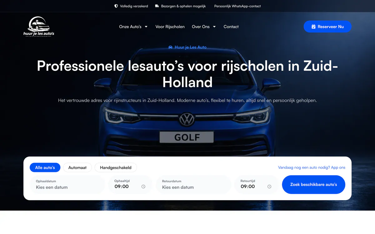Homepage van Huur je Les Auto met een blauwe lesauto en een zoekformulier voor beschikbare auto's